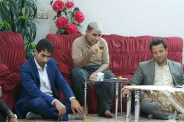 سرکشی وعیادت مدیرکل وتعدادی از کارکنان اداره کل دامپزشکی لرستان از رزمنده وایثارگر8سال دفاع مقدس