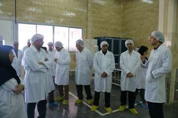 بازدید مدیر کل دامپزشکی استان لرستان از کارخانه داروسازی دامی زاکرس فارمد استان لرستان 