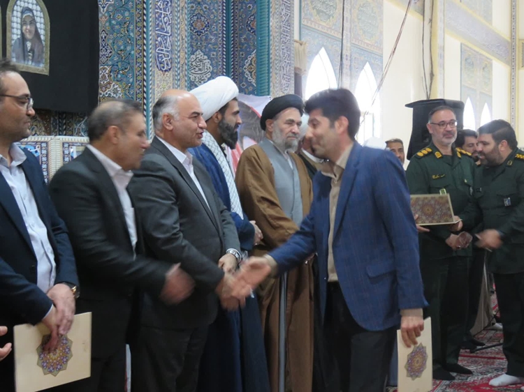 تقدیر از رئیس اداره دامپزشکی شهرستان بروجرد به عنوان مدیر فعال بسیجی 