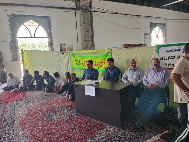 برگزاری میز خدمت دامپزشکی در مصلی نماز جمعه بروجرد 